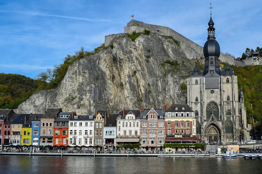 迪南 (Dinant)